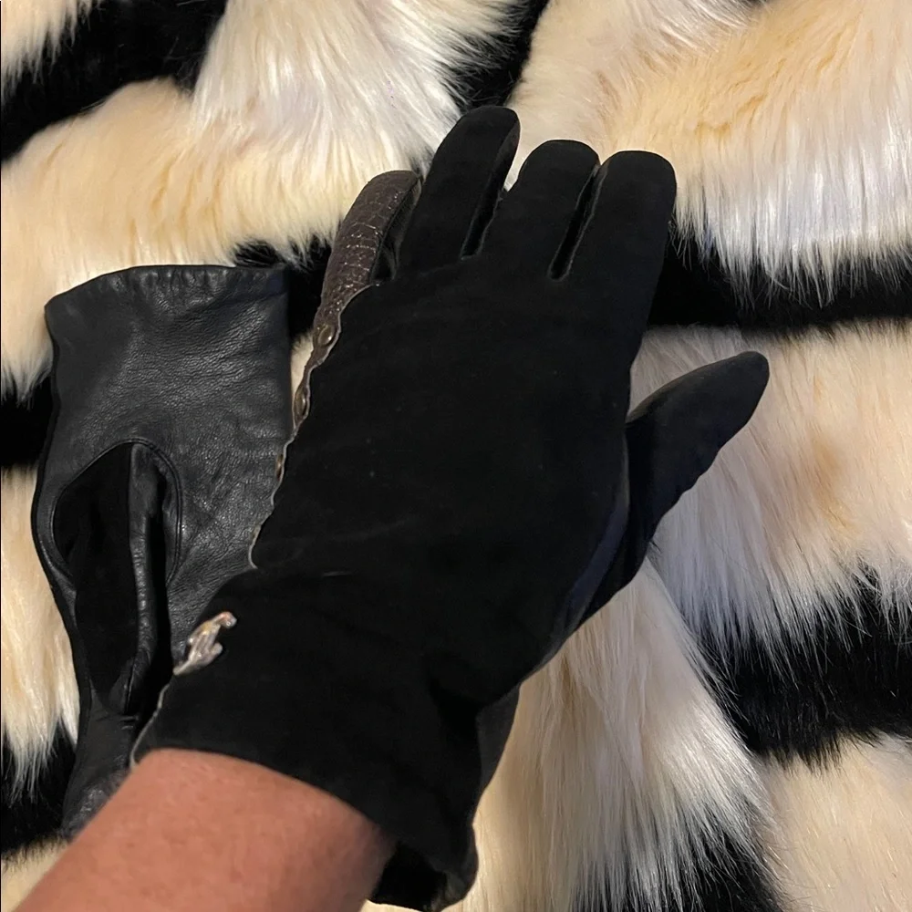 CHANEL Black and Tan Leather Gloves - Picture 8 of 10